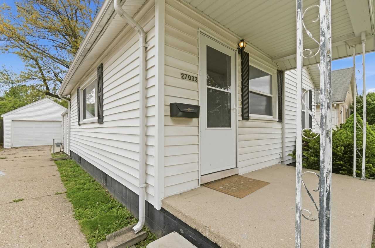 27033 Brush St - Photo 3 of 18
