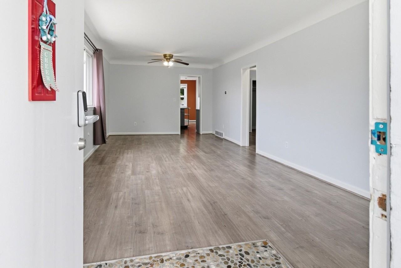 27033 Brush St - Photo 4 of 18