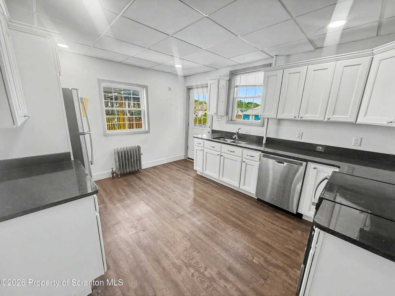 516 4th St - Photo 4 of 10