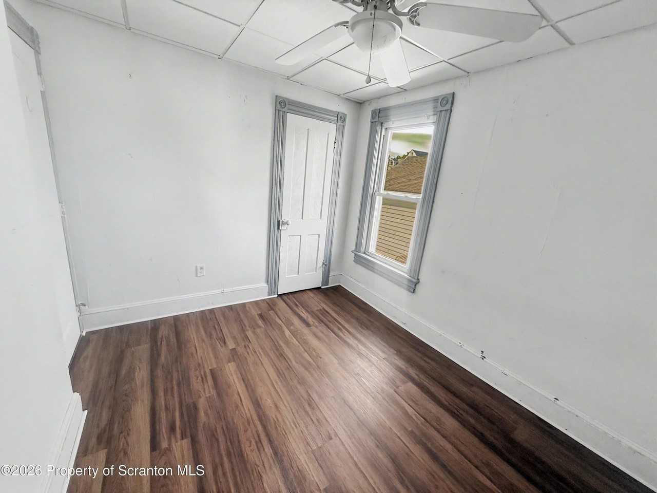 516 4th St - Photo 6 of 10