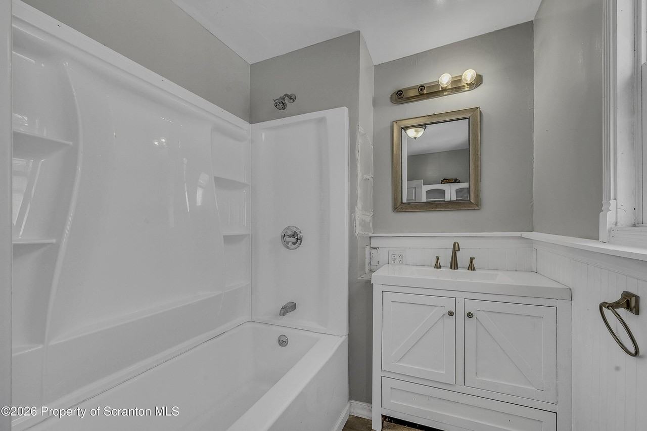 1502 Church Ave - Photo 4 of 20