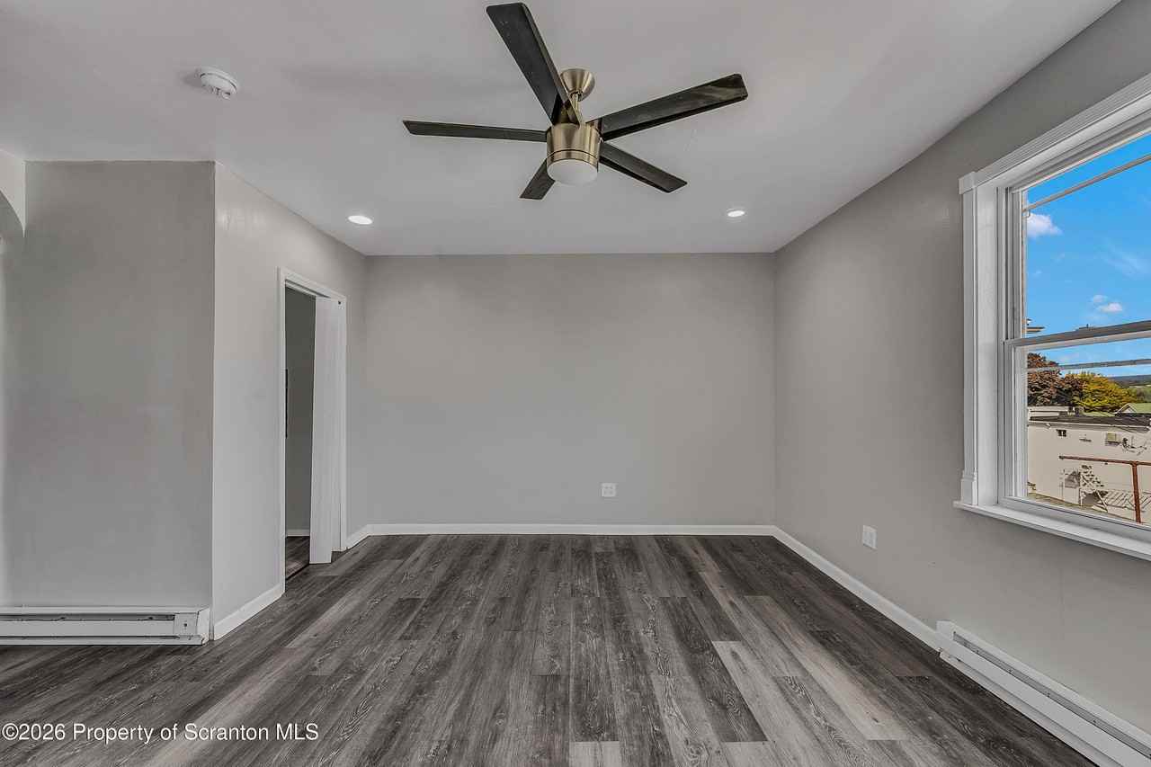 1502 Church Ave - Photo 6 of 20