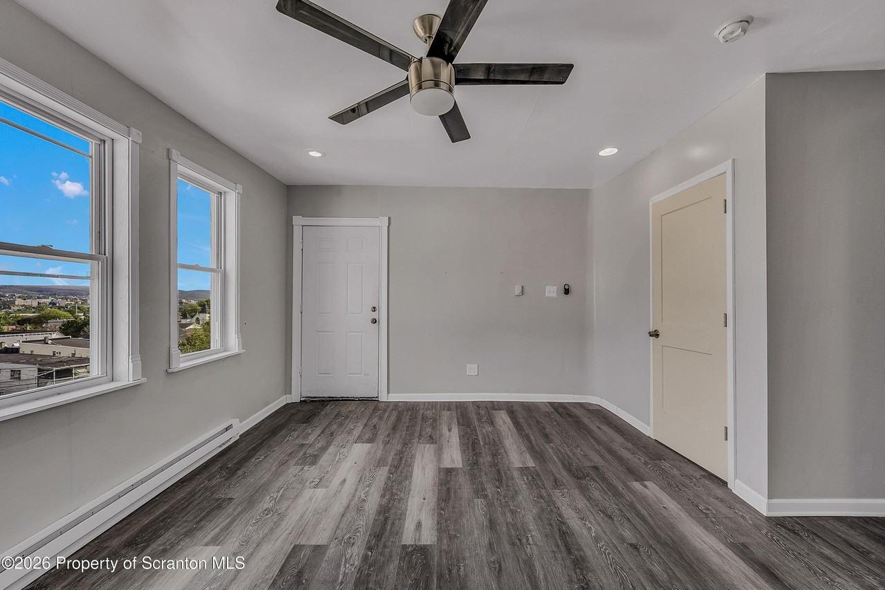 1502 Church Ave - Photo 7 of 20