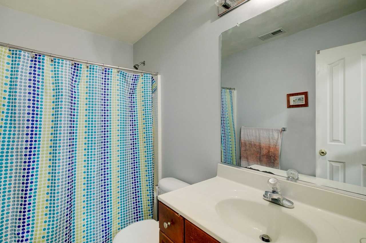 100 Grant Ct - Photo 2 of 19