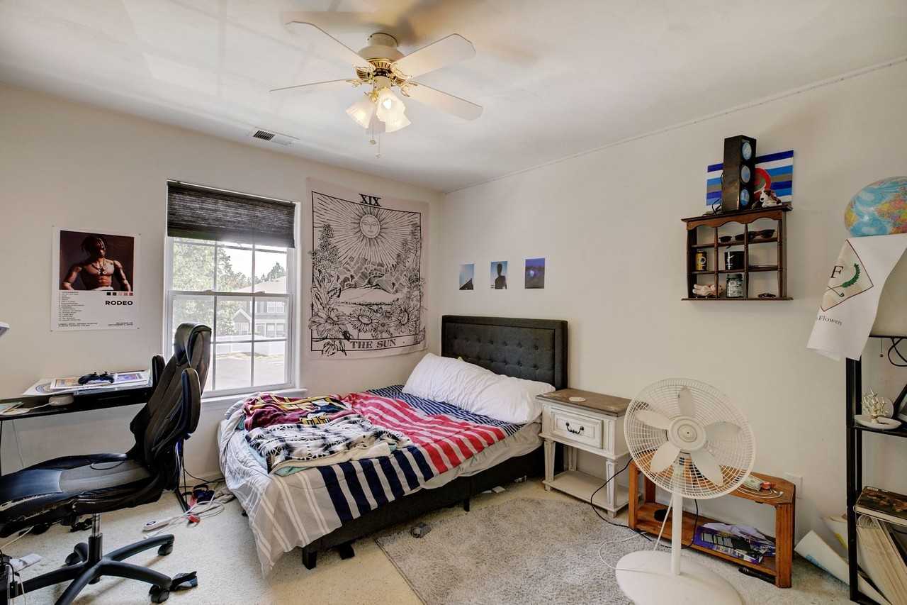 100 Grant Ct - Photo 3 of 19