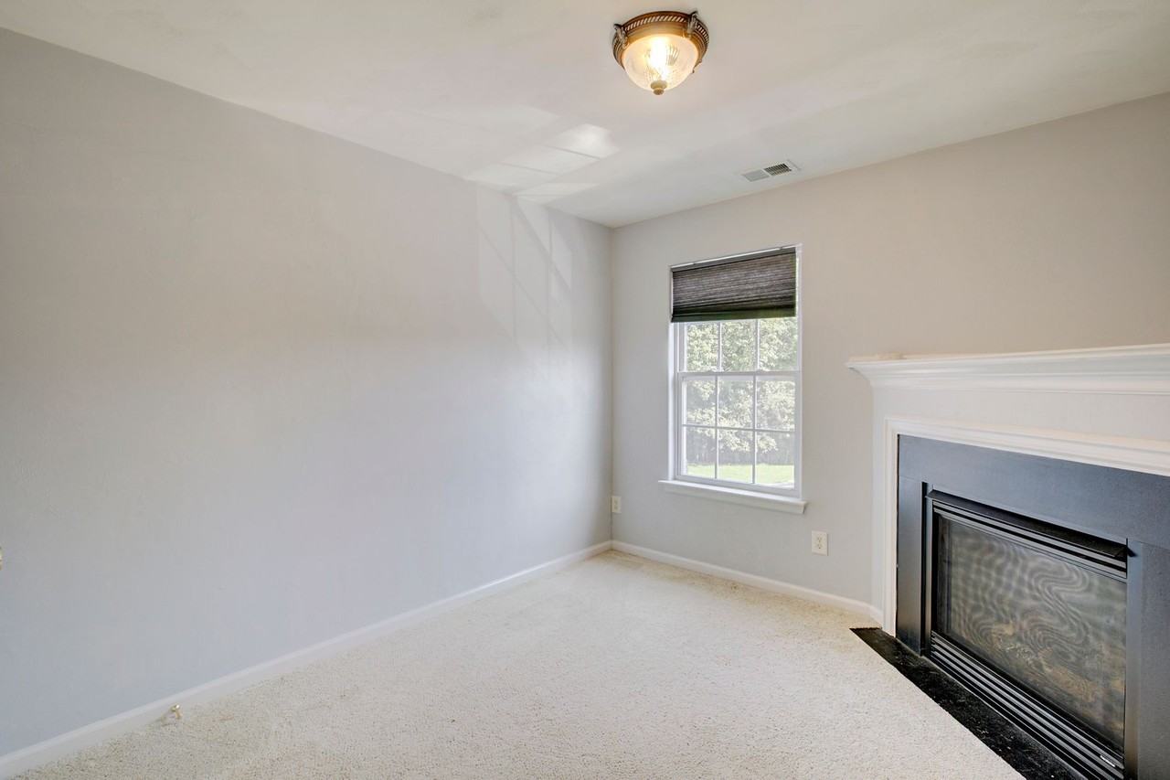 100 Grant Ct - Photo 4 of 19