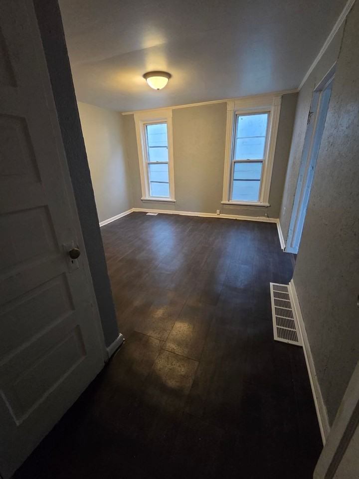 405 E 13th St #1 - Photo 2 of 6