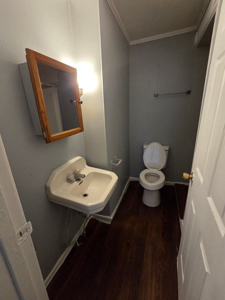 405 E 13th St #1 - Photo 4 of 6