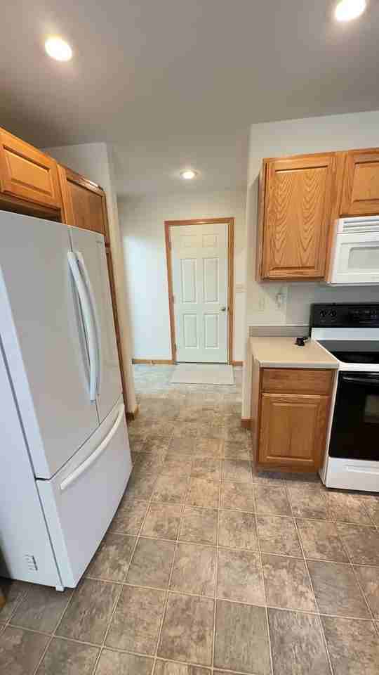 137 E Charles St - Photo 4 of 23