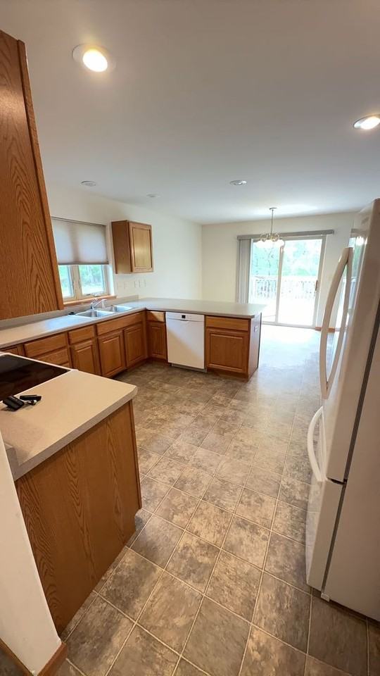 137 E Charles St - Photo 5 of 23