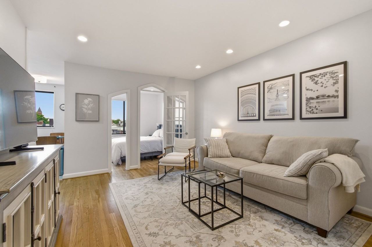 305 C St Ne - Photo 2 of 15