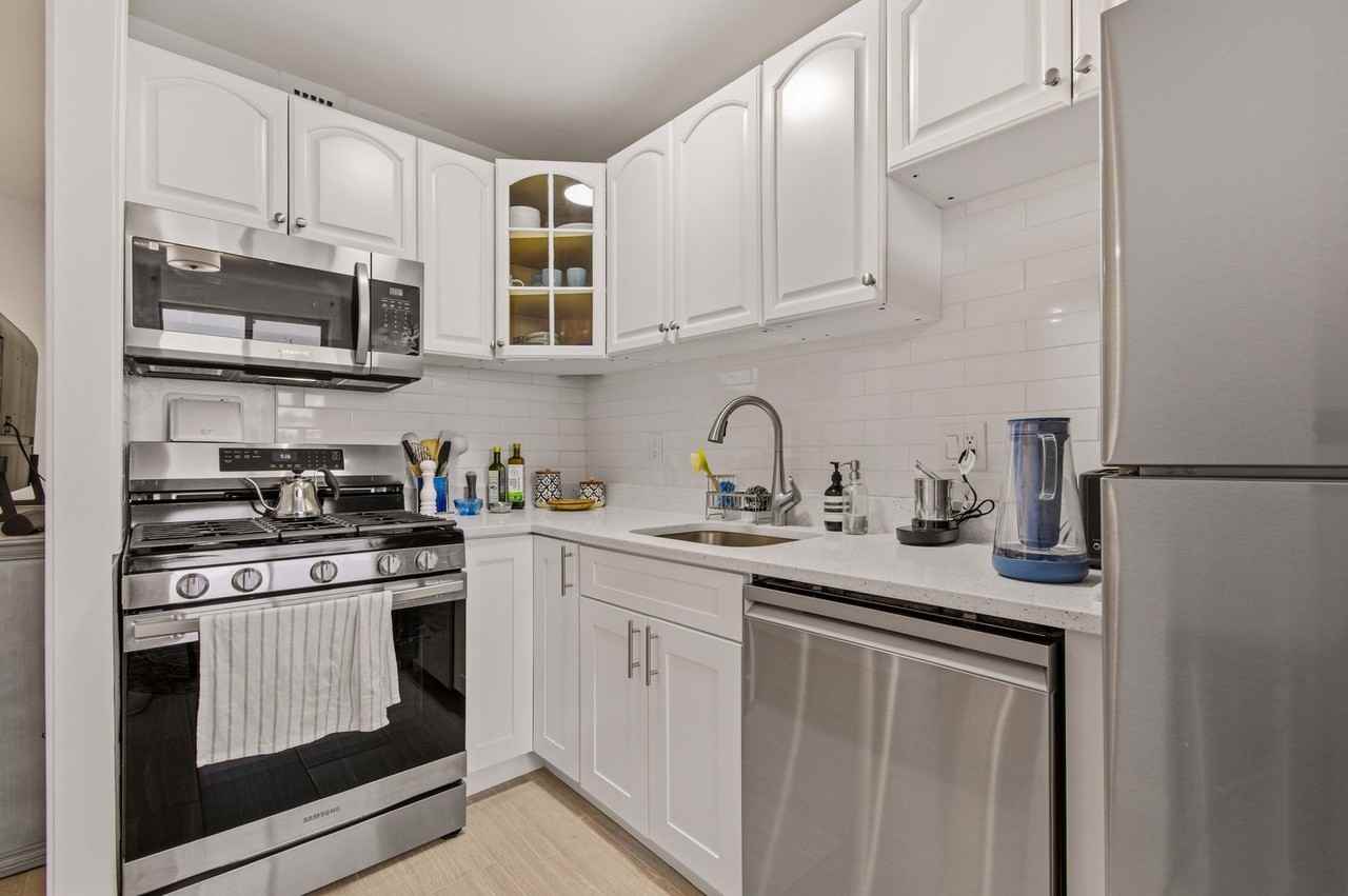 305 C St Ne - Photo 6 of 15