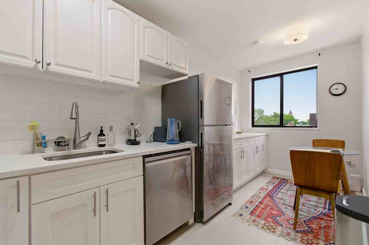 305 C St Ne - Photo 7 of 15