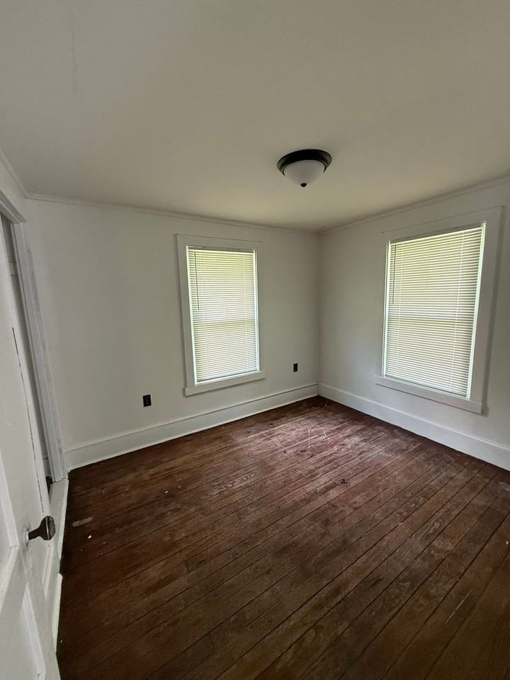 1335 Edenville Rd - Photo 2 of 9