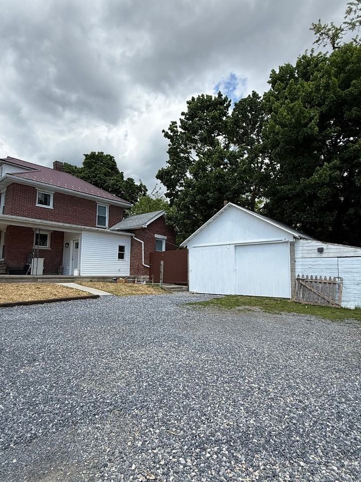 1335 Edenville Rd - Photo 3 of 9
