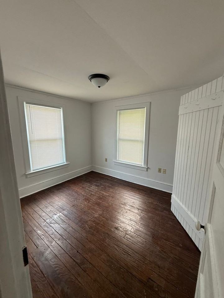 1335 Edenville Rd - Photo 5 of 9