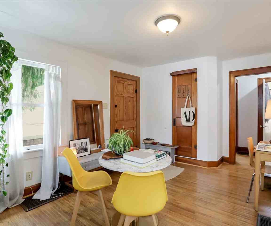 626 S Mitchell St - Photo 3 of 26