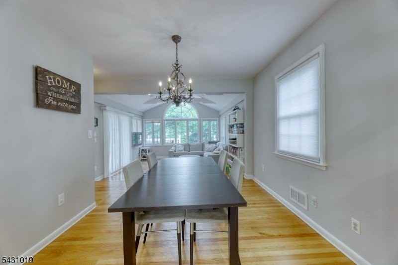230 Pinelynn Rd - Photo 5 of 28