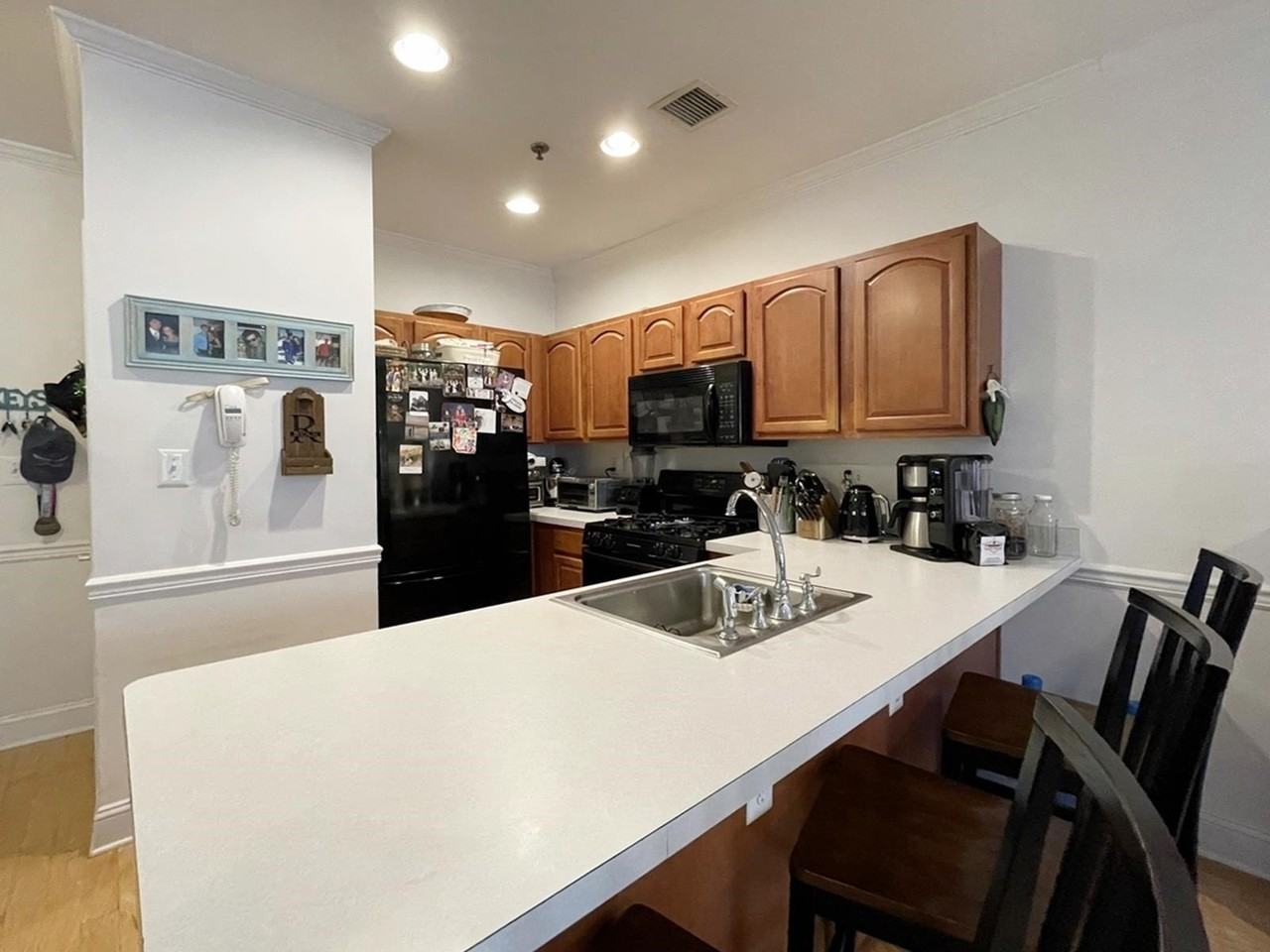 501 9th St #204 - Photo 3 of 21