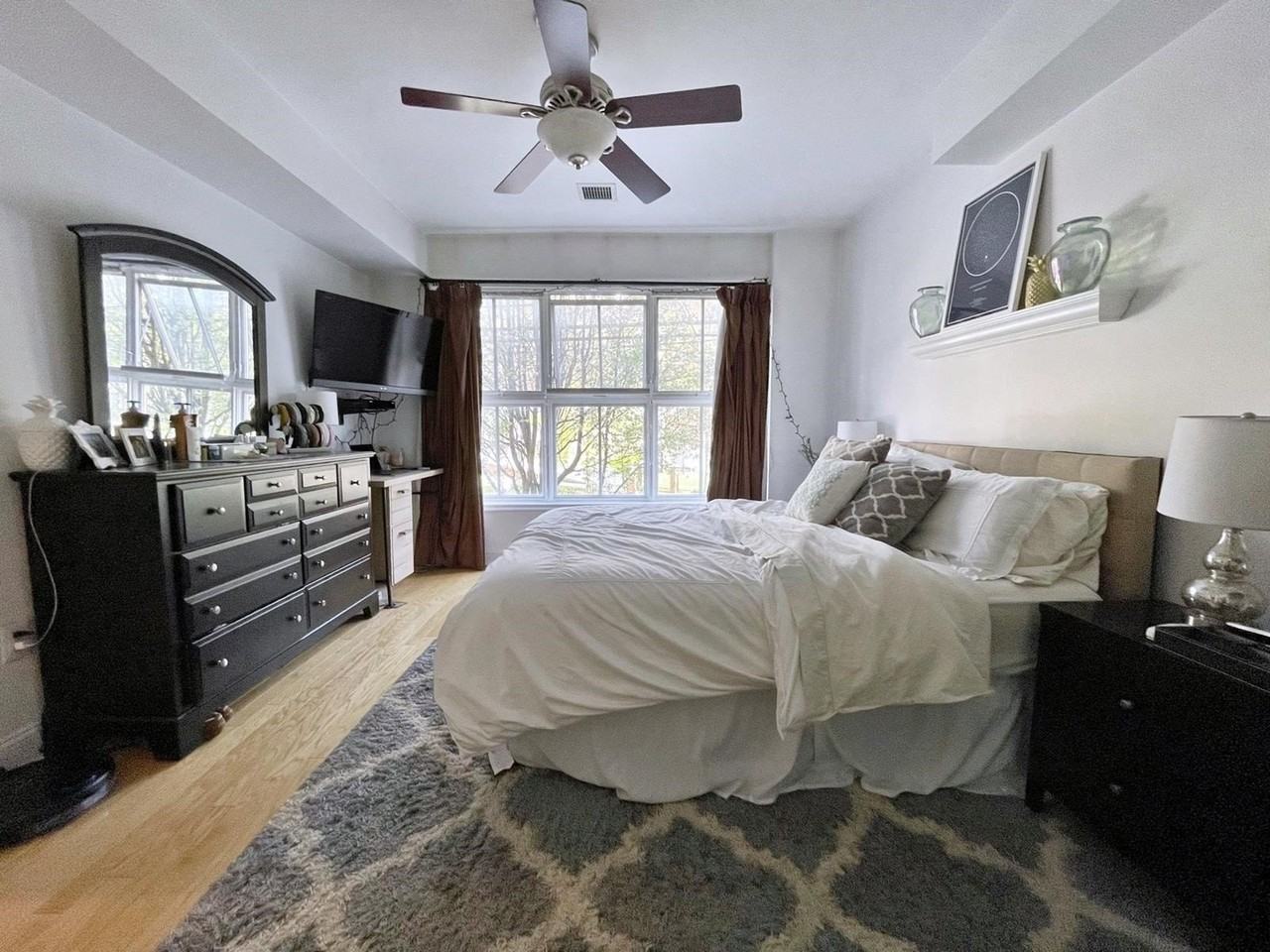 501 9th St #204 - Photo 6 of 21