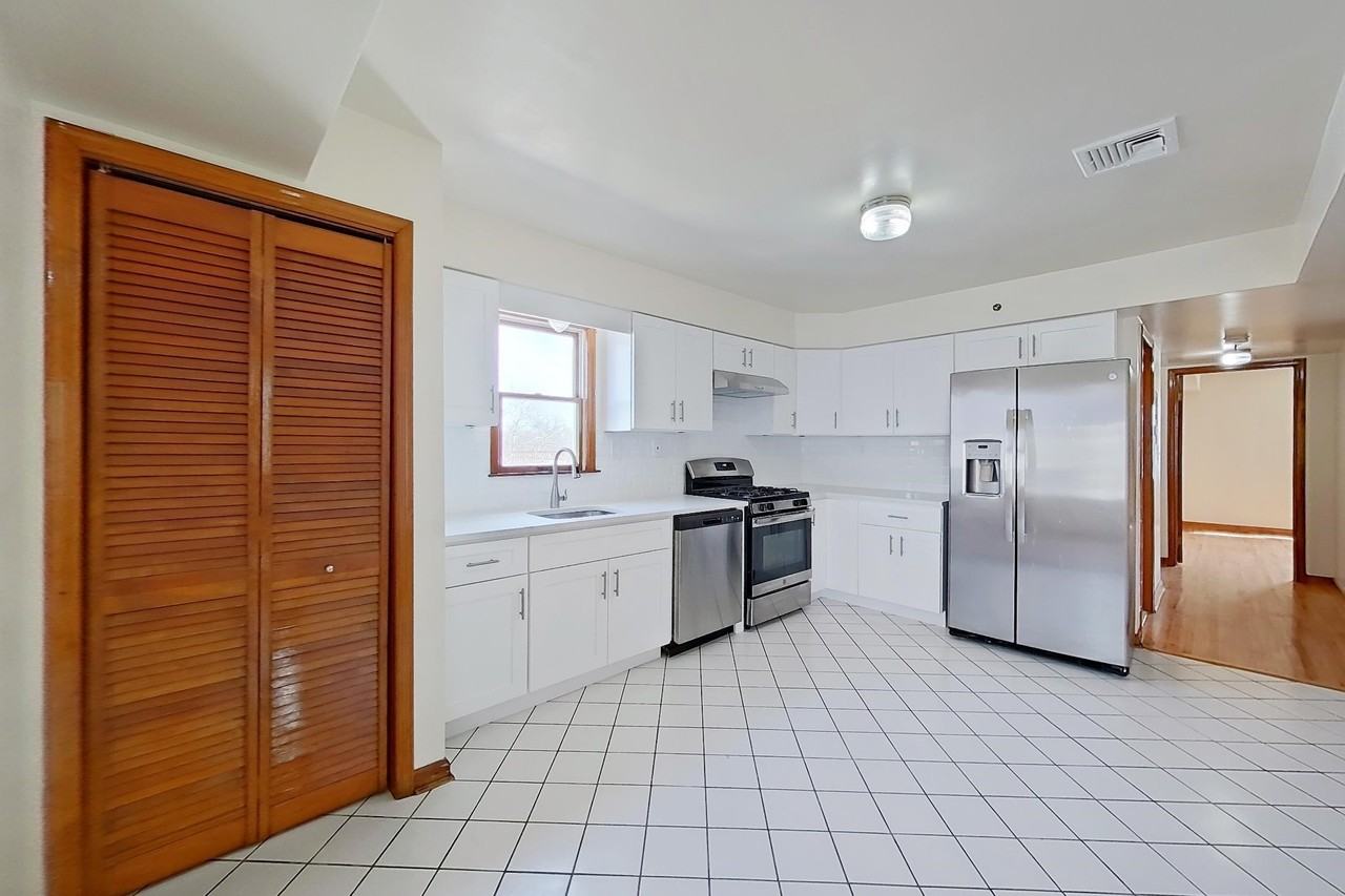 55 Ferguson St #2 - Photo 5 of 25