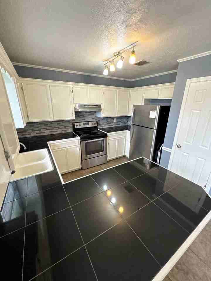 6302 Tioga Ct - Photo 3 of 9