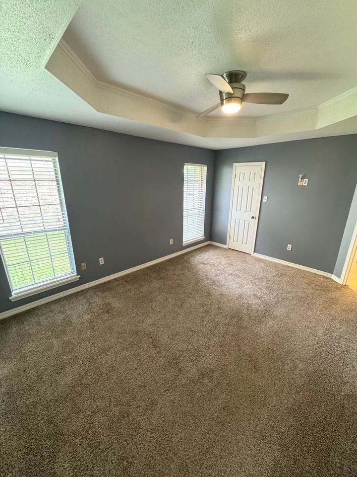 6302 Tioga Ct - Photo 4 of 9