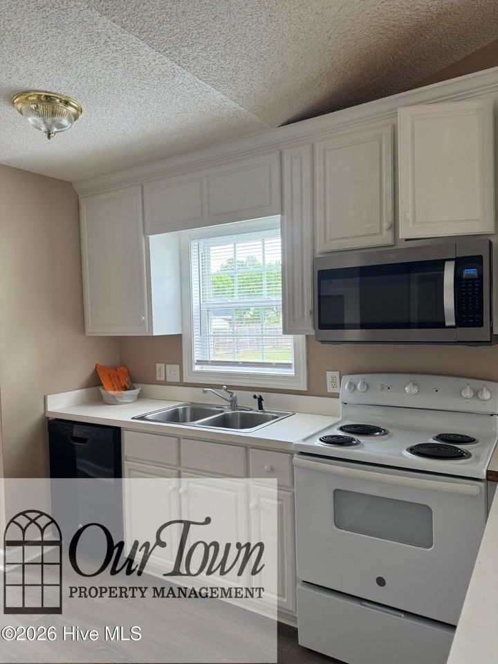 3818 Starship Ln Nw #B - Photo 3 of 12