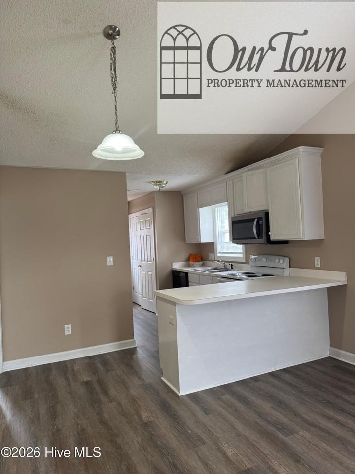 3818 Starship Ln Nw #B - Photo 4 of 12