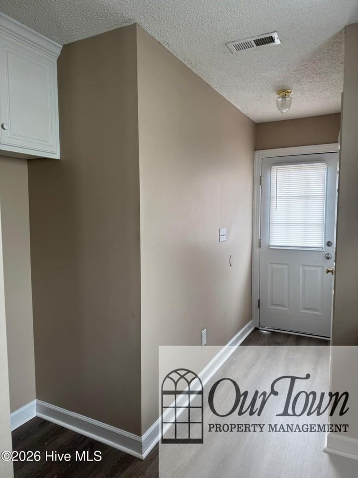 3818 Starship Ln Nw #B - Photo 5 of 12