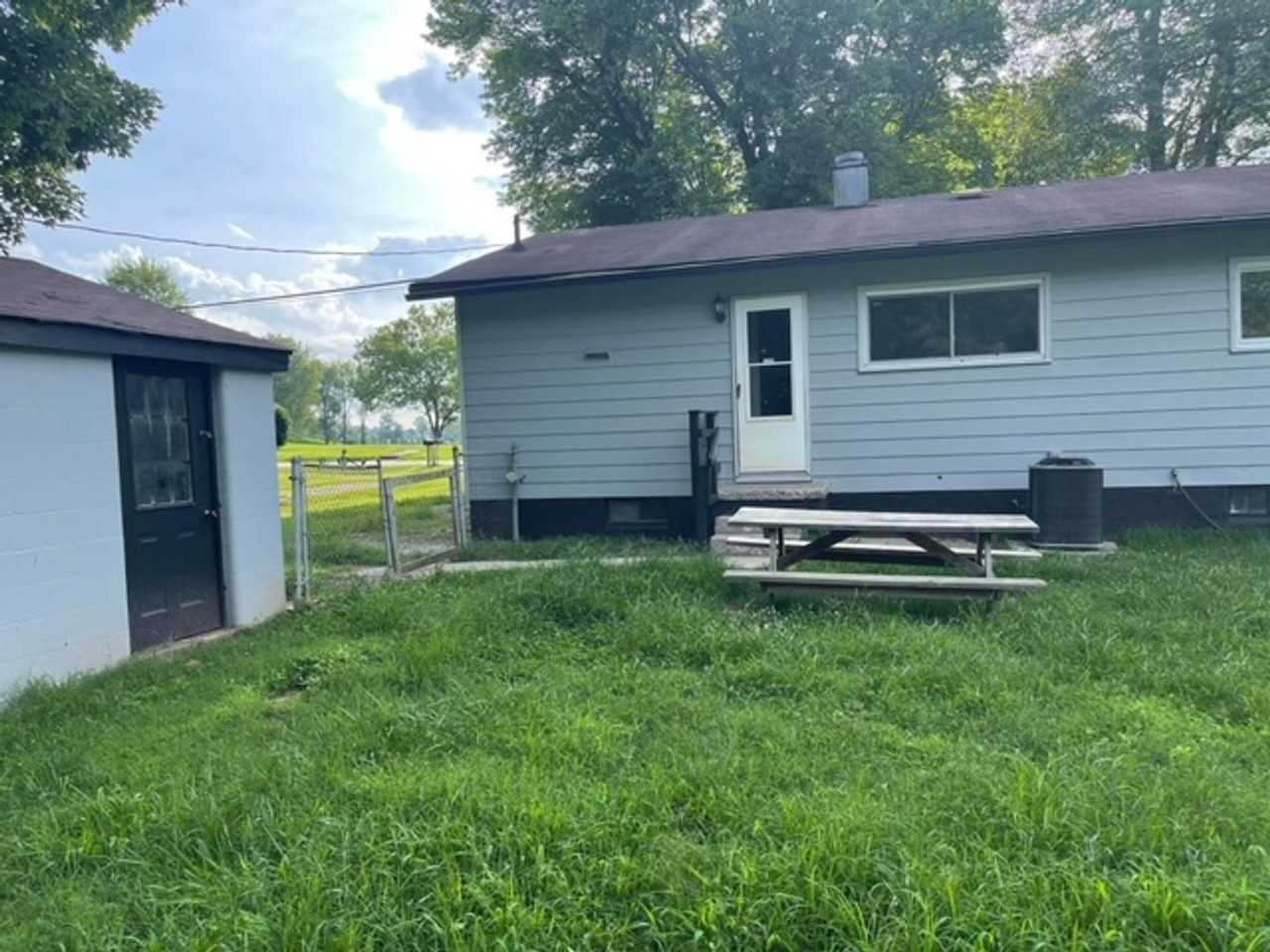 301 Knox Ave - Photo 3 of 20