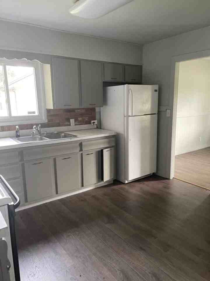 301 Knox Ave - Photo 4 of 20