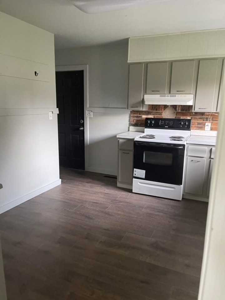 301 Knox Ave - Photo 5 of 20