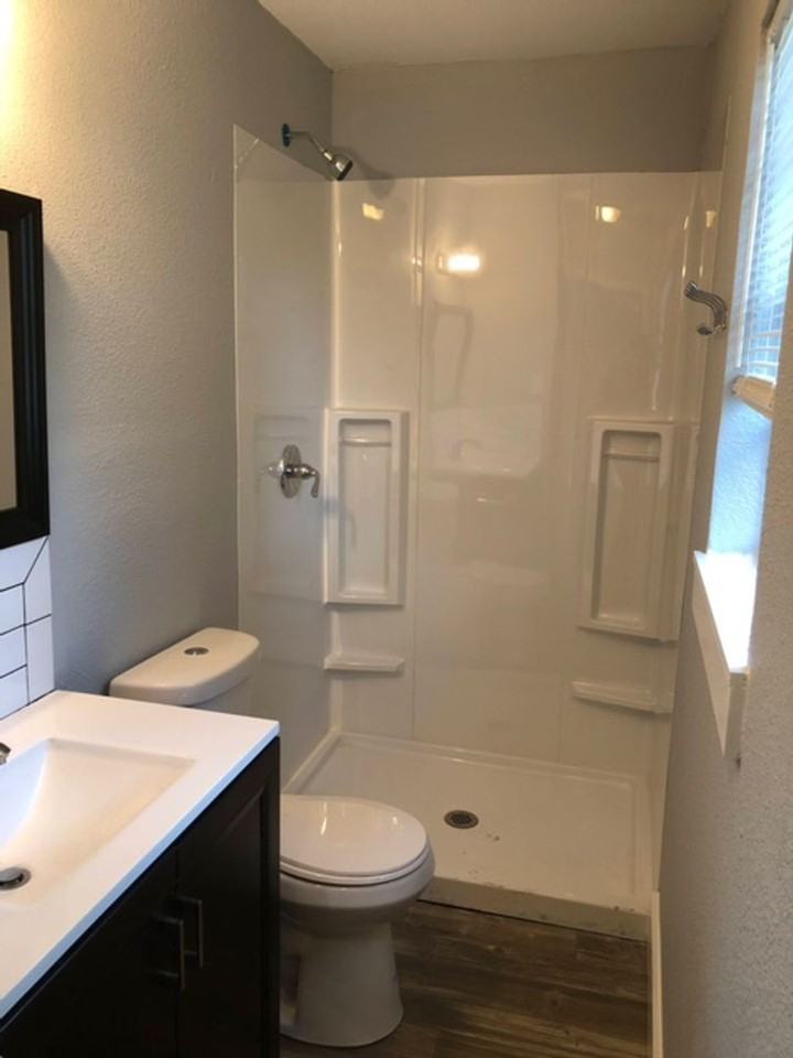 212 W Broadway St - Photo 5 of 14