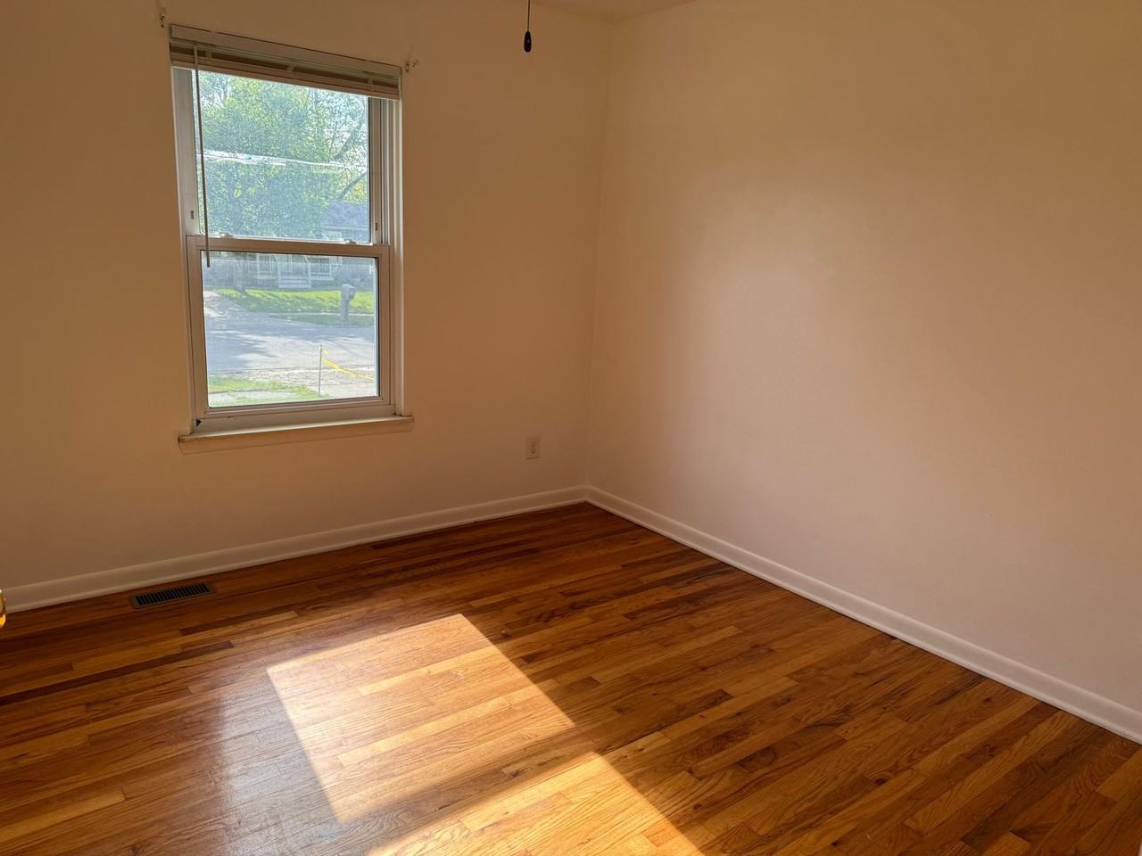 6038 S Ivanhoe Ave - Photo 5 of 6