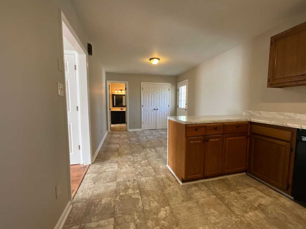 123 Arcaro Dr - Photo 4 of 24