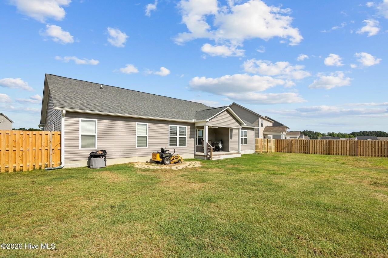 116 Harvest Blvd - Photo 5 of 36
