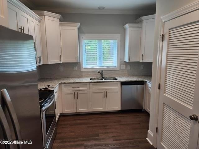 3221 Gordon Dr #A - Photo 4 of 10