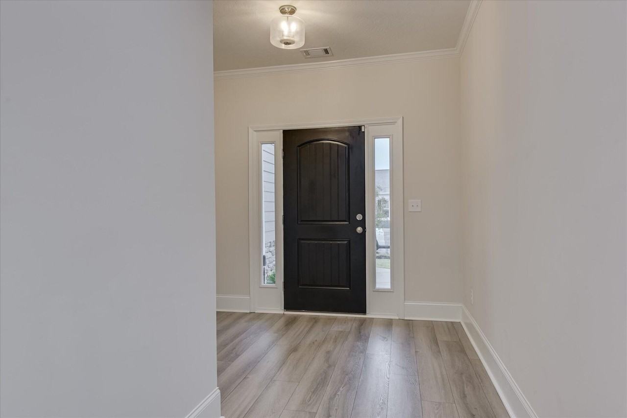 8297 Bannock Cir - Photo 4 of 44