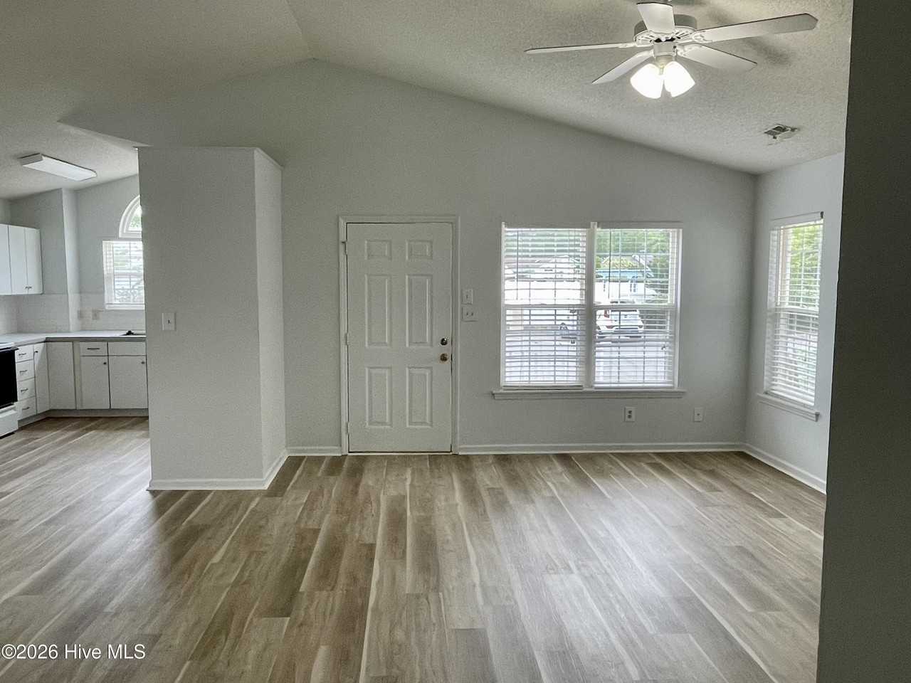 480 Saltaire Dr Sw - Photo 3 of 46