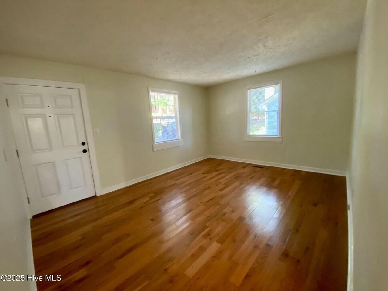 513 W Chapin Rd - Photo 6 of 23