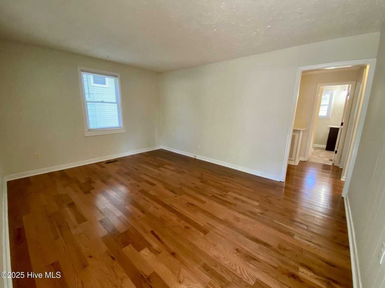 513 W Chapin Rd - Photo 7 of 23