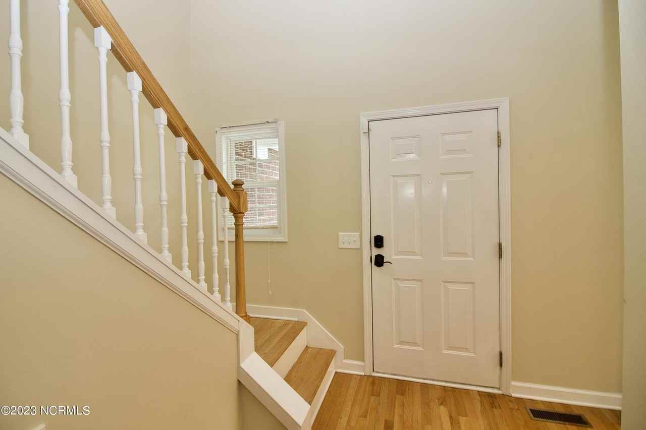 129 Lori Ln - Photo 3 of 50