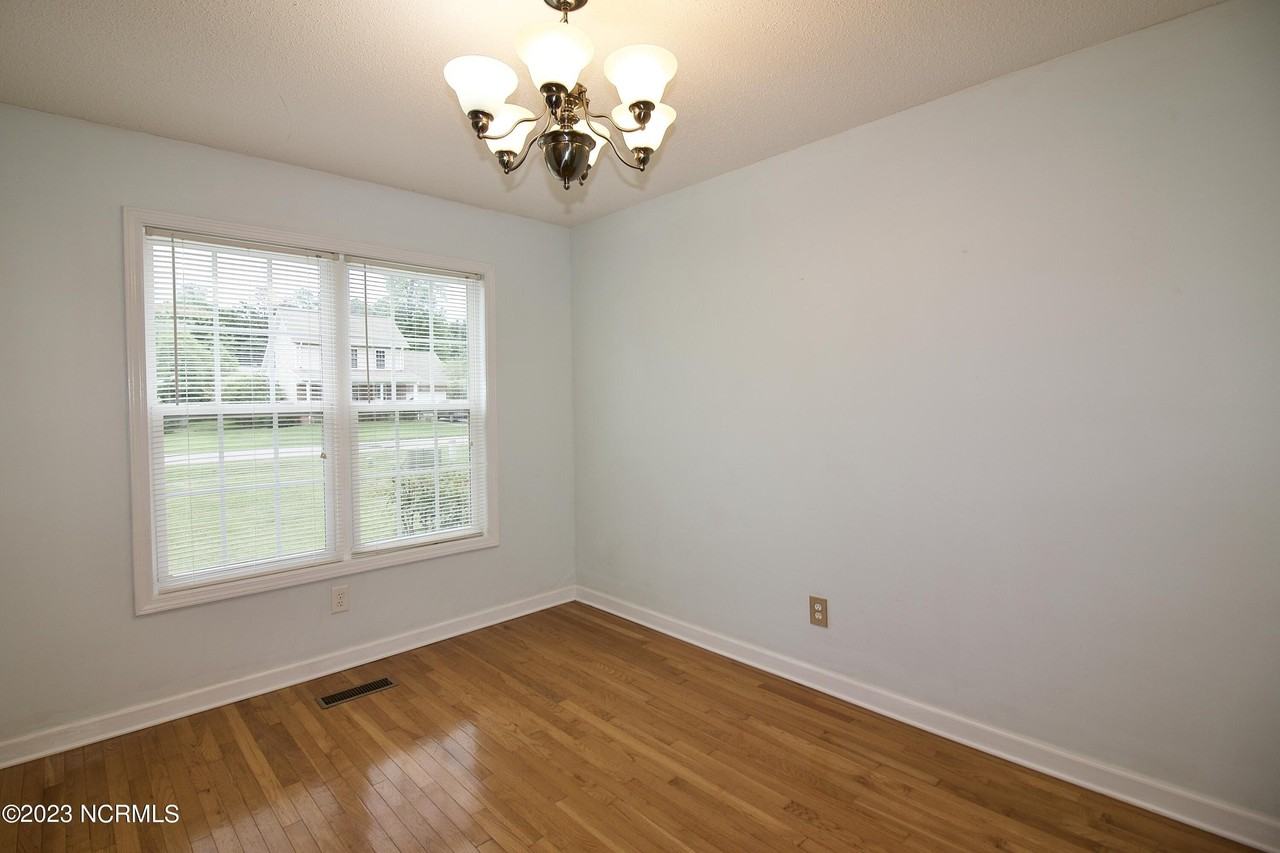 129 Lori Ln - Photo 4 of 50