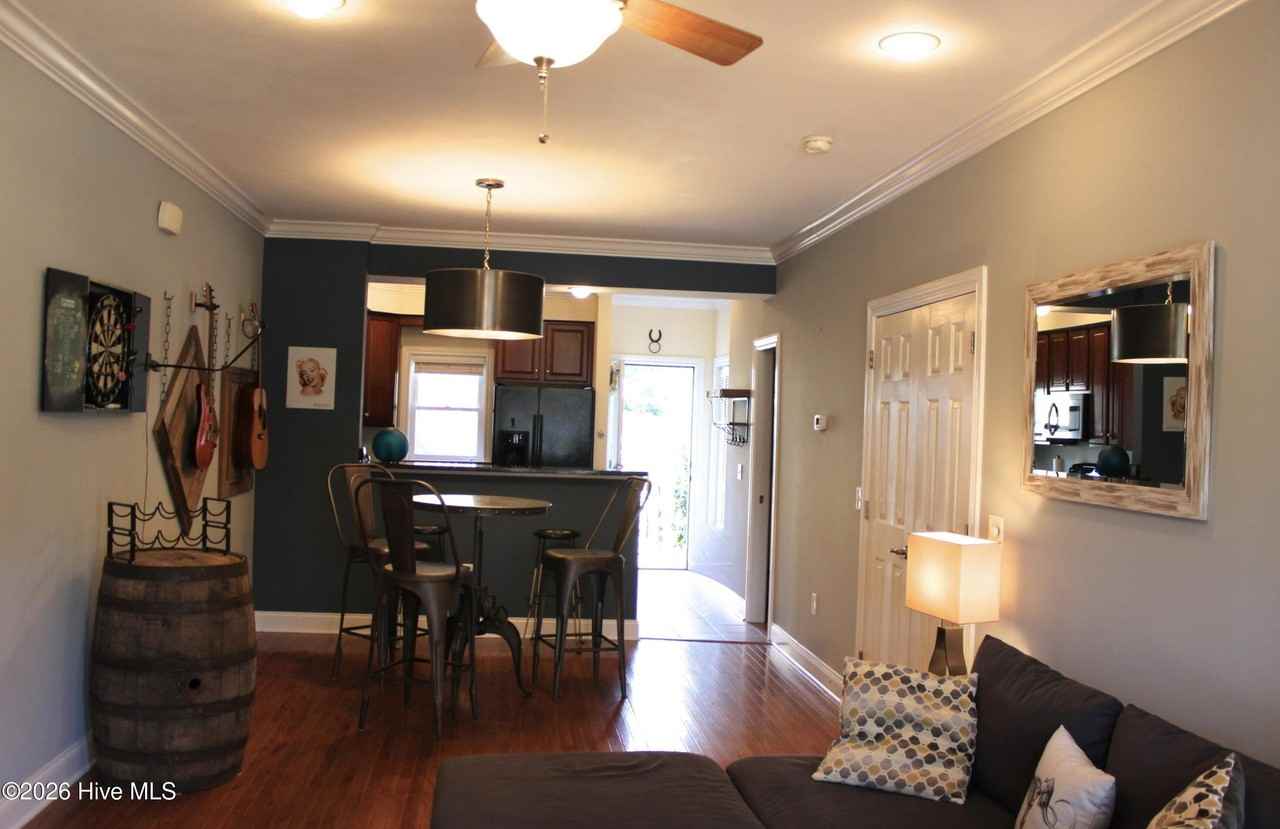 254 E Delaware Ave - Photo 2 of 13