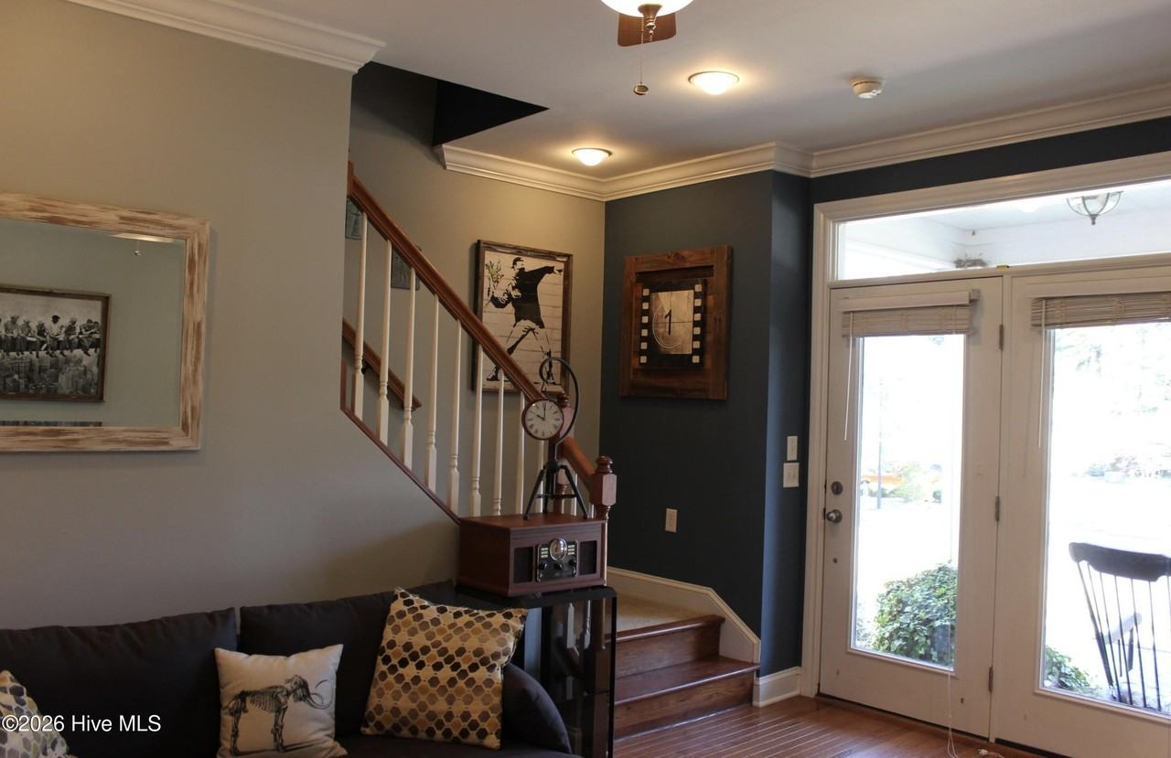 254 E Delaware Ave - Photo 3 of 13