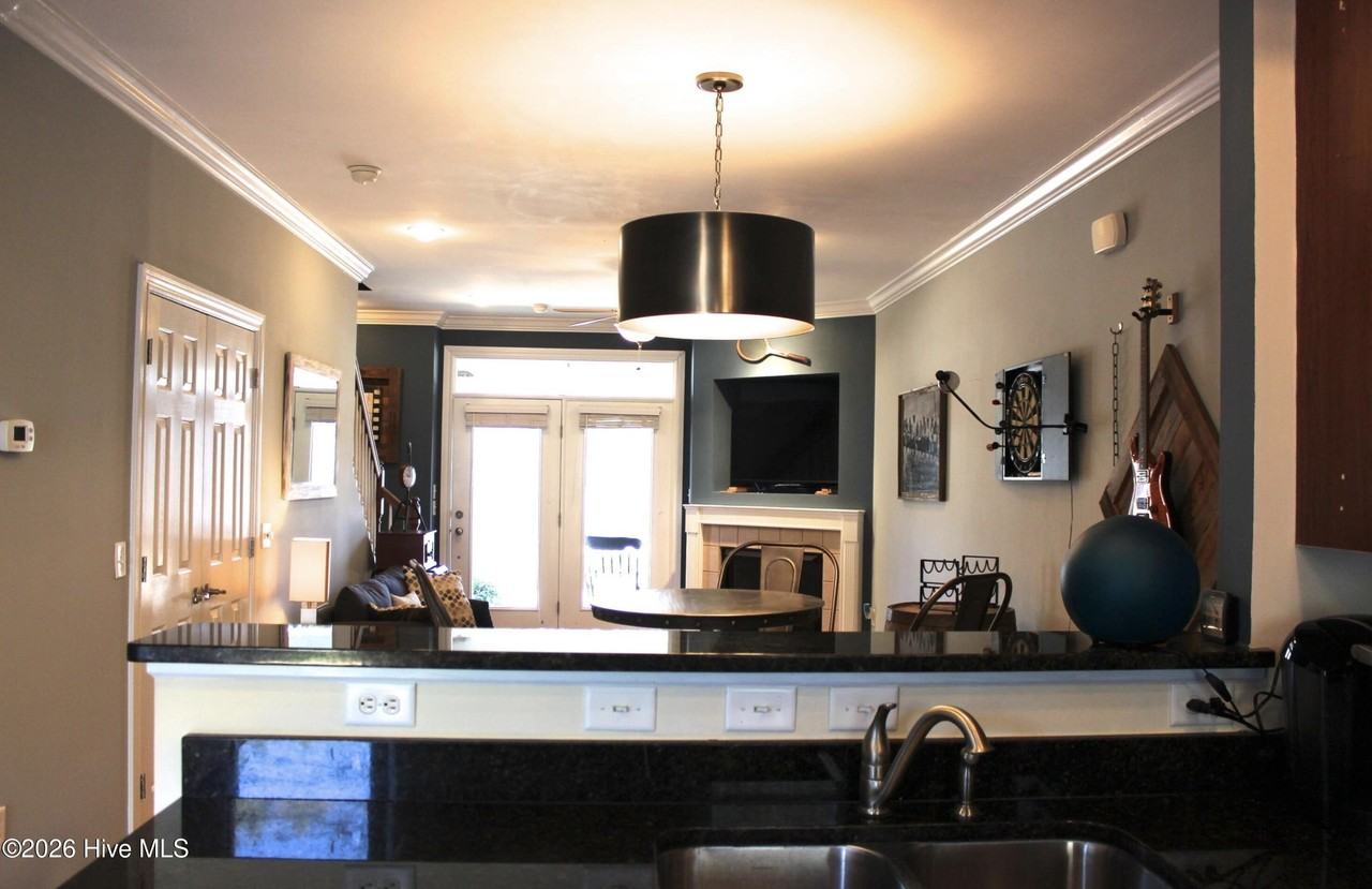 254 E Delaware Ave - Photo 4 of 13
