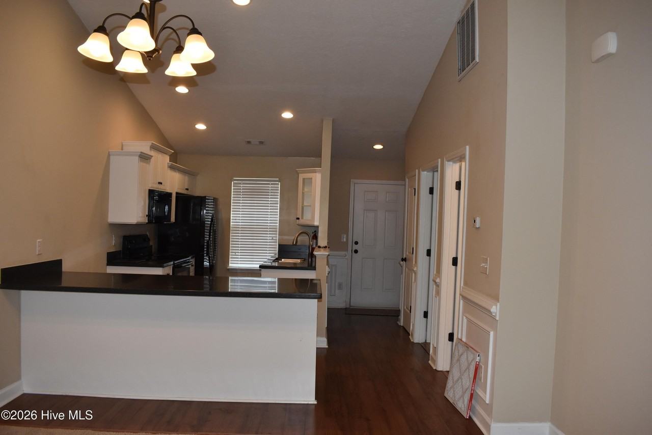 301 York Ln - Photo 2 of 18