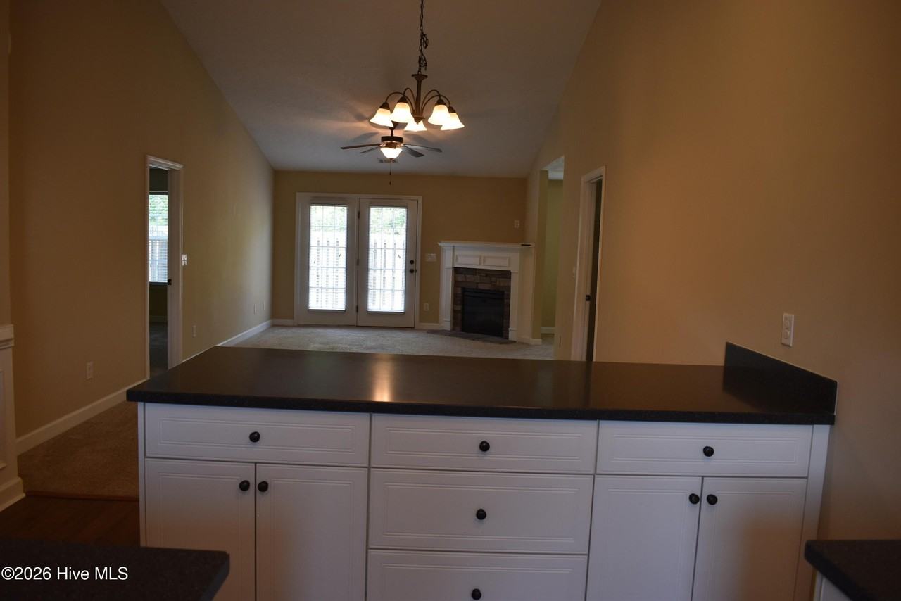 301 York Ln - Photo 5 of 18