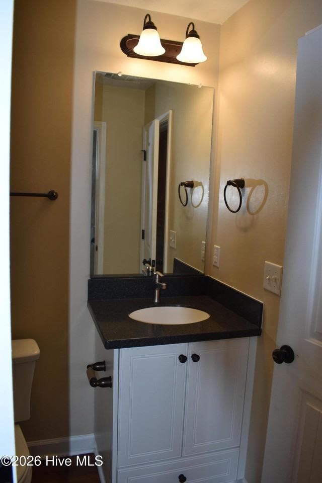 301 York Ln - Photo 7 of 18